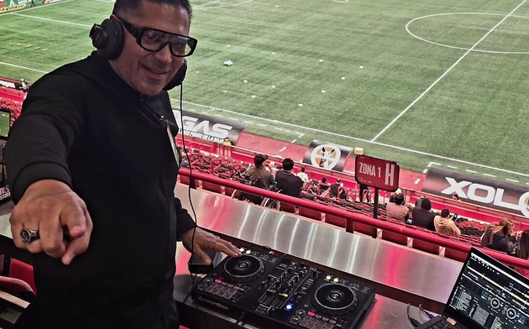 Orange and Yellow Illustrative Hallowen Sale Instagram Post (1)