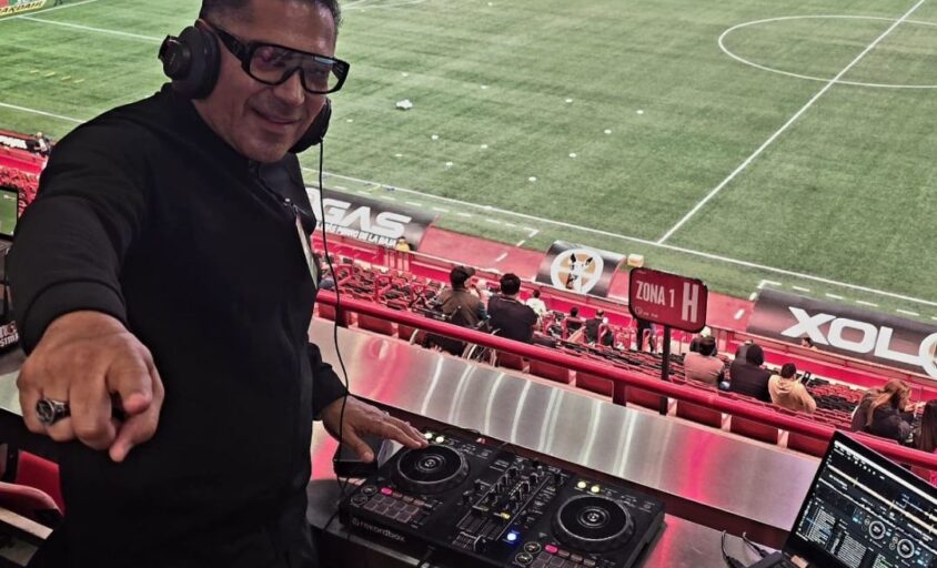 Orange and Yellow Illustrative Hallowen Sale Instagram Post (1)